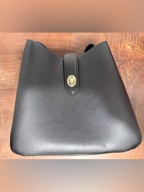 Leather Crossbody shoulder bag.